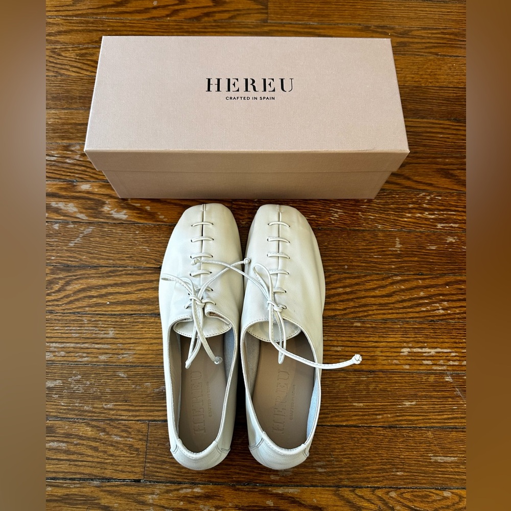 Hereu plegada leather flat oxfords in cream